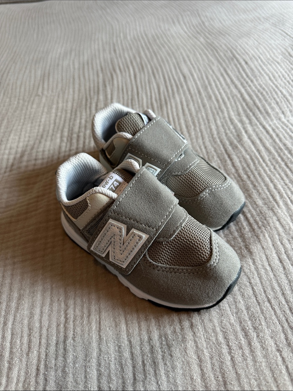 New Balance Kids Grey Taupe Velcro Sneakers size 7 US